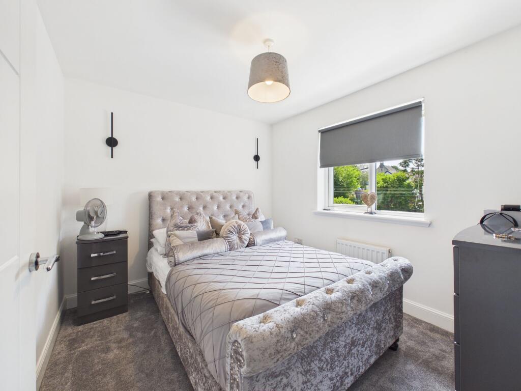 House in Motherwell, North Lanarkshire - More