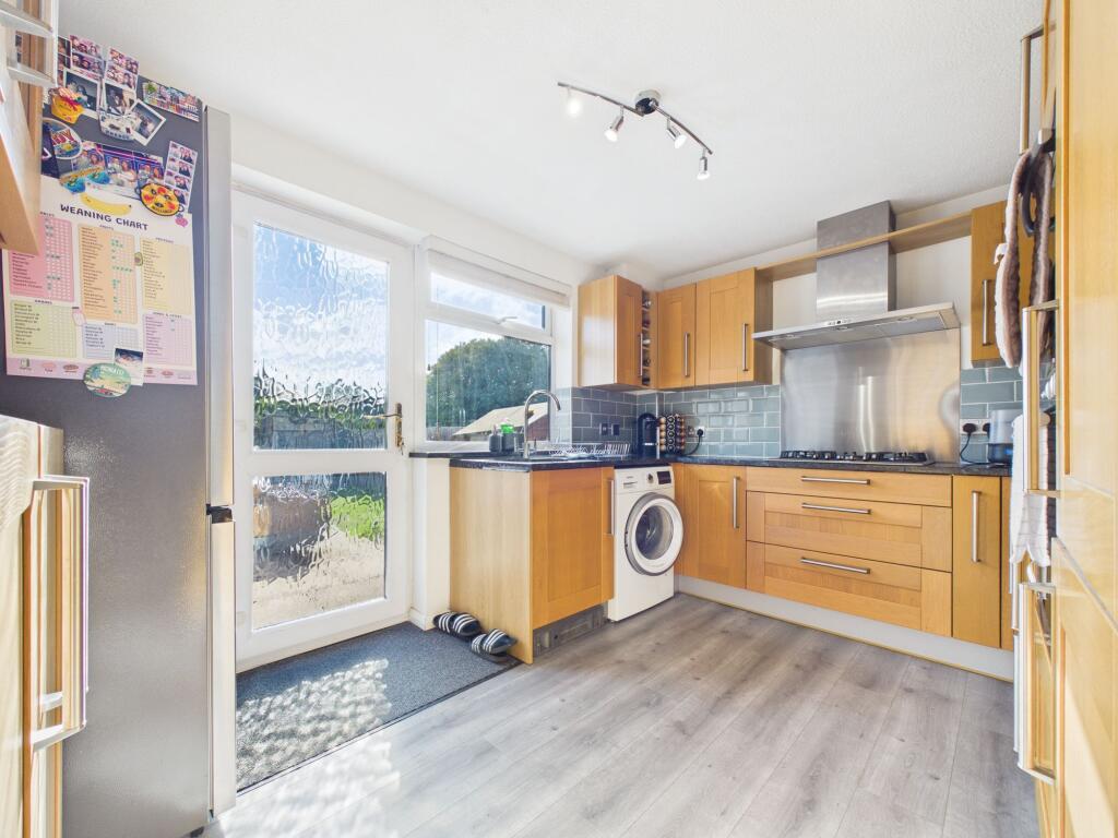 Cannock Way, Lower Earley, RG6 photo 3