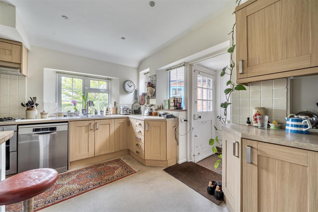 House in Guildford - View 5
