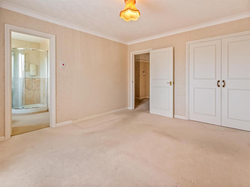 Apartment in Worthing, West Worthing - More