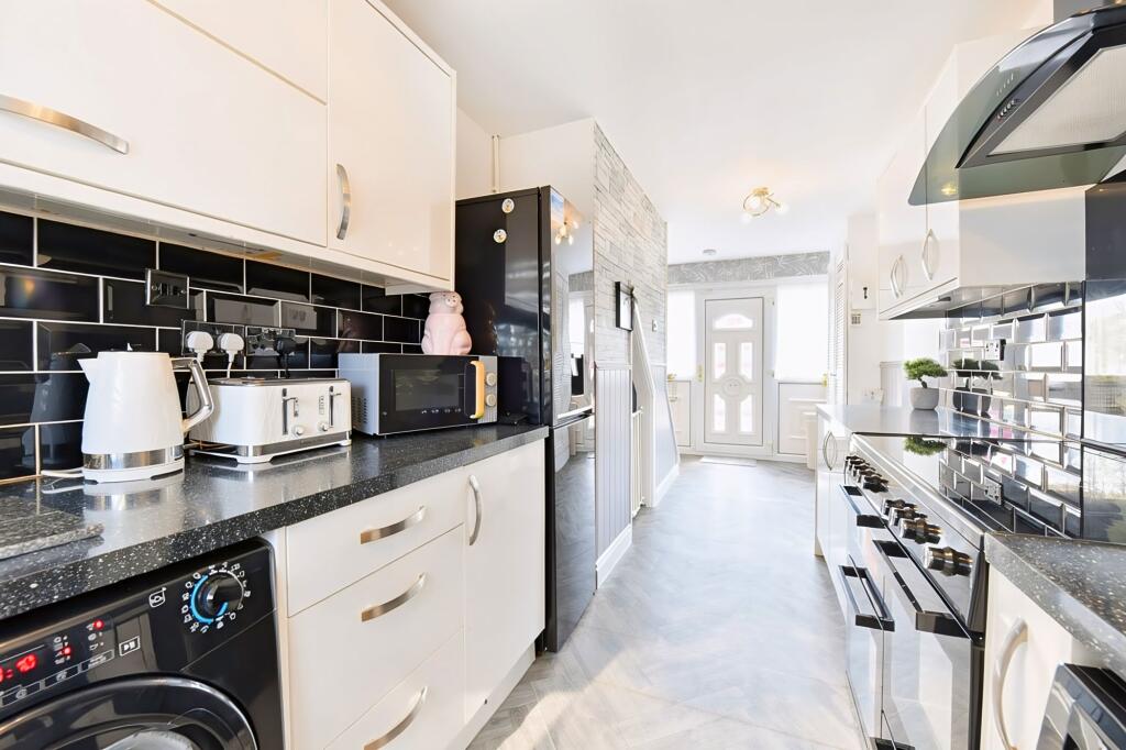 House in Newport - View 5