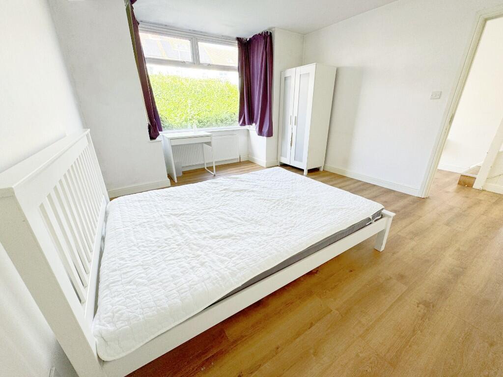 5 bedroom semi-detached house for rent