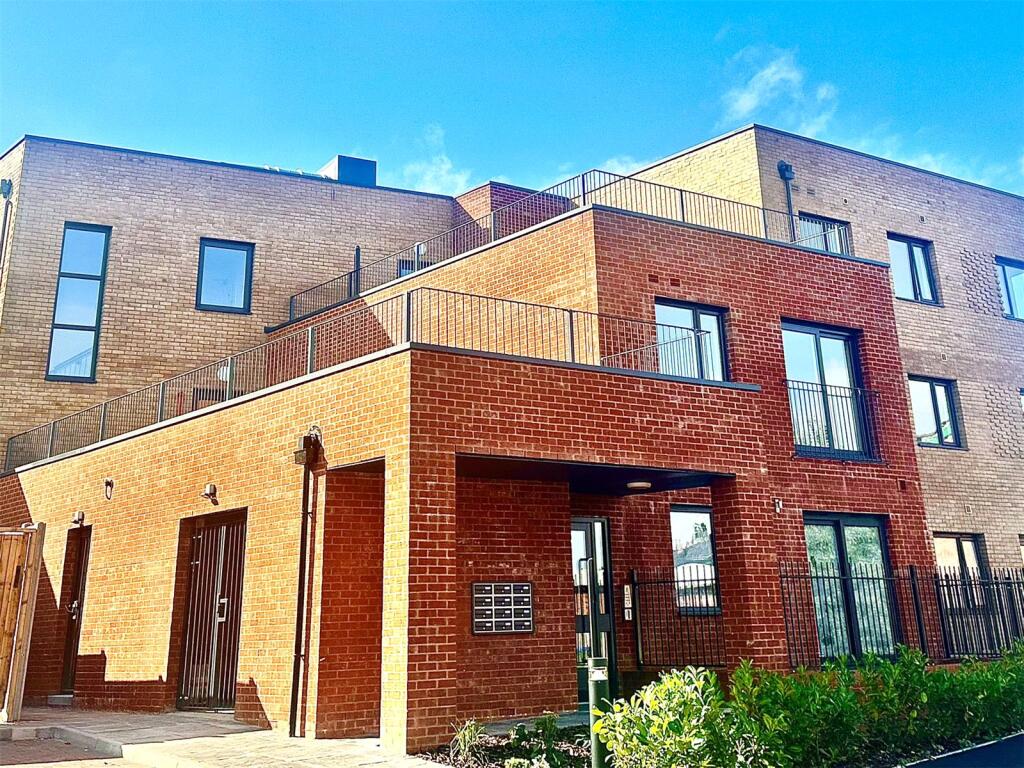 Main image of property: Oldbury, Birmingham, B68