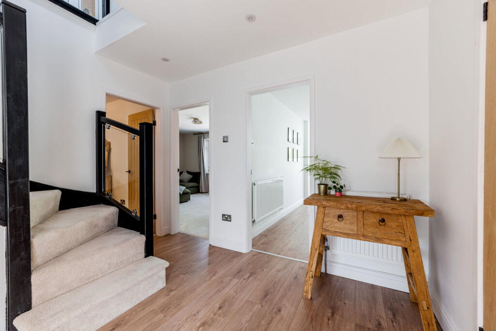 House in Birmingham, Sutton Coldfield - View 4
