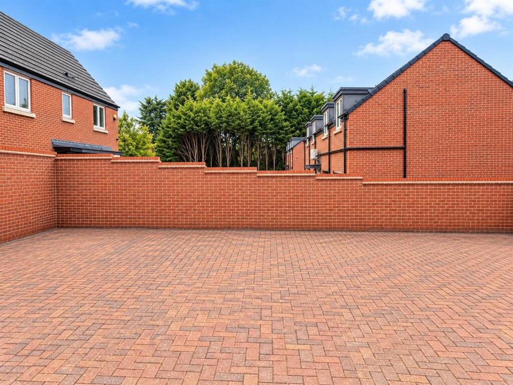 Apartment in Northampton - View 4