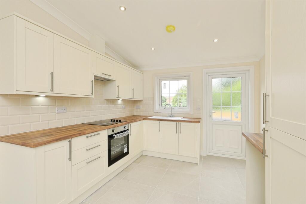 Newcastle Avenue, Worksop photo 3