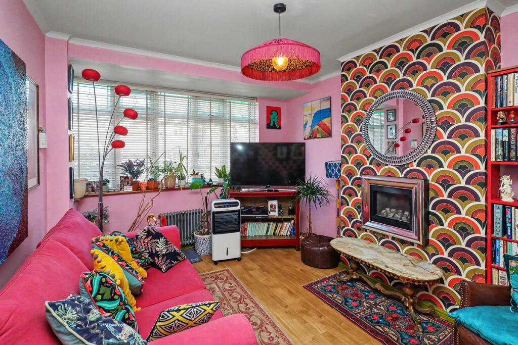 House in Romford - More