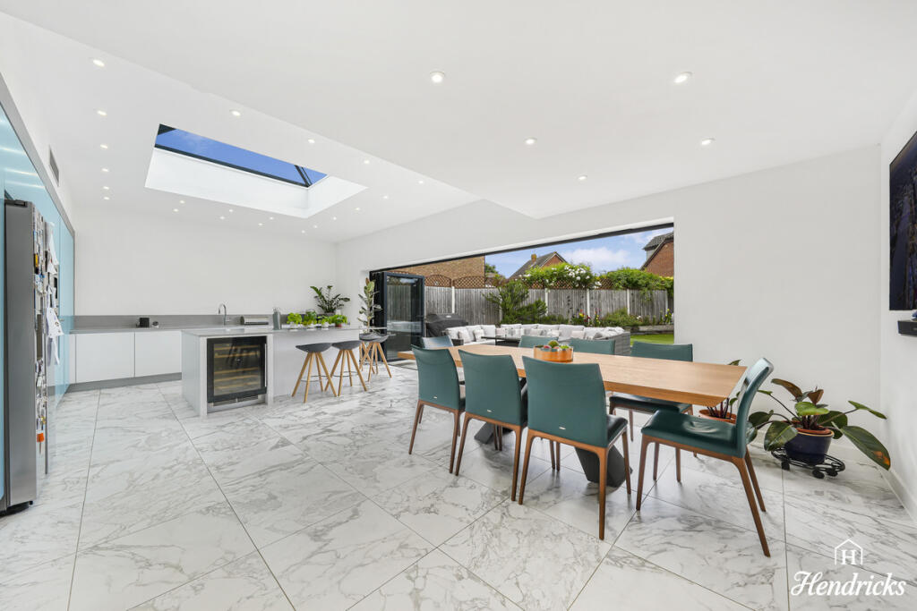 Downhall Park Way, Rayleigh, SS6 9 - View 3