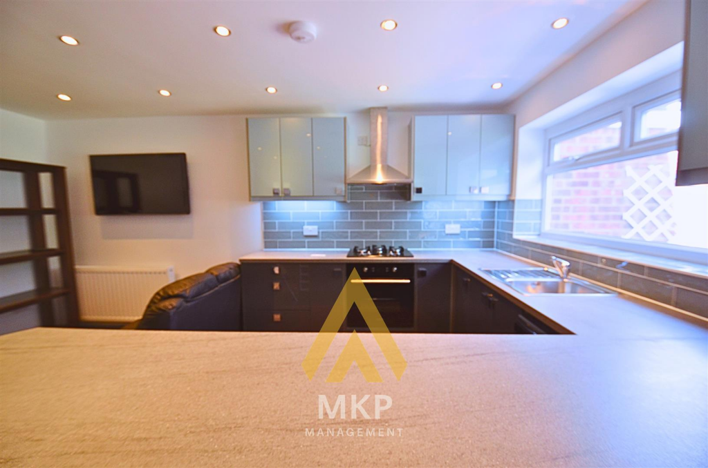 4 bedroom terraced house for rent