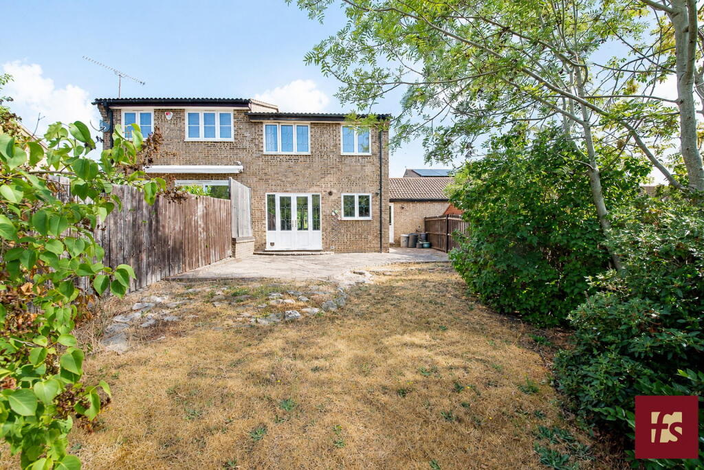 House in Sandhurst, College Town - View 3