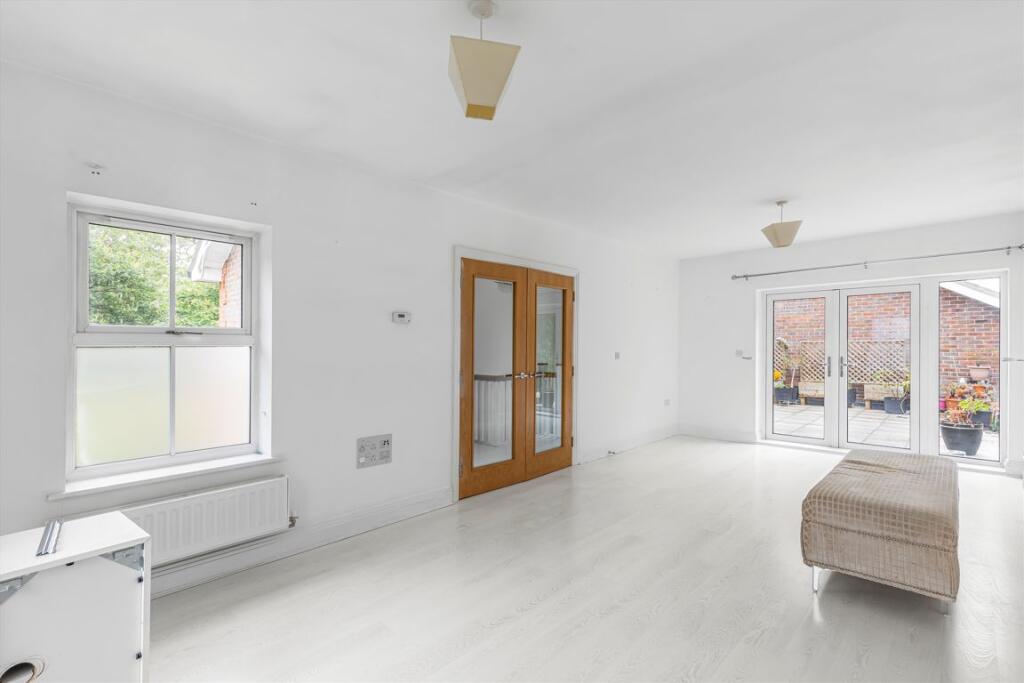 House in Walton-on-Thames, Surrey - View 2