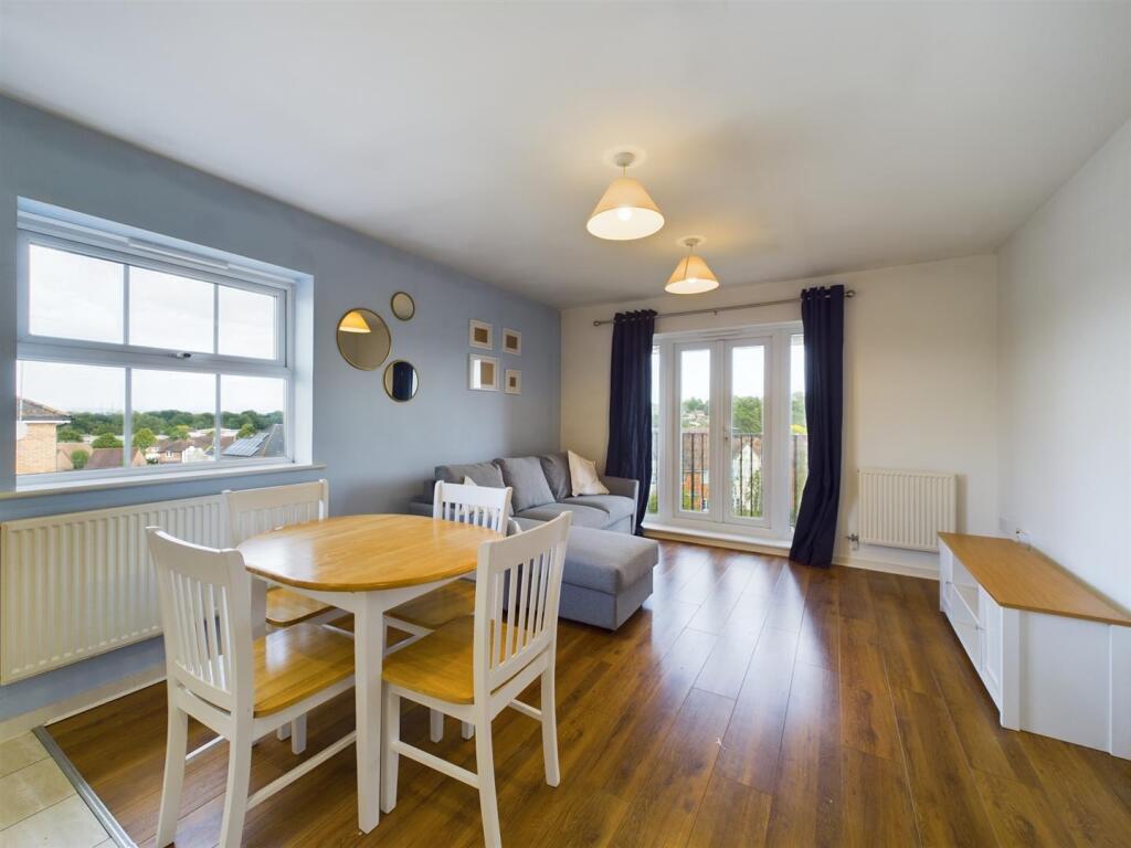 Apartment in Redhill - View 5