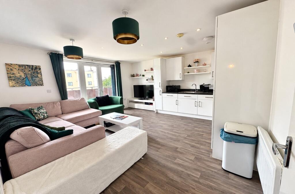 Apartment in Southend-on-Sea - View 3