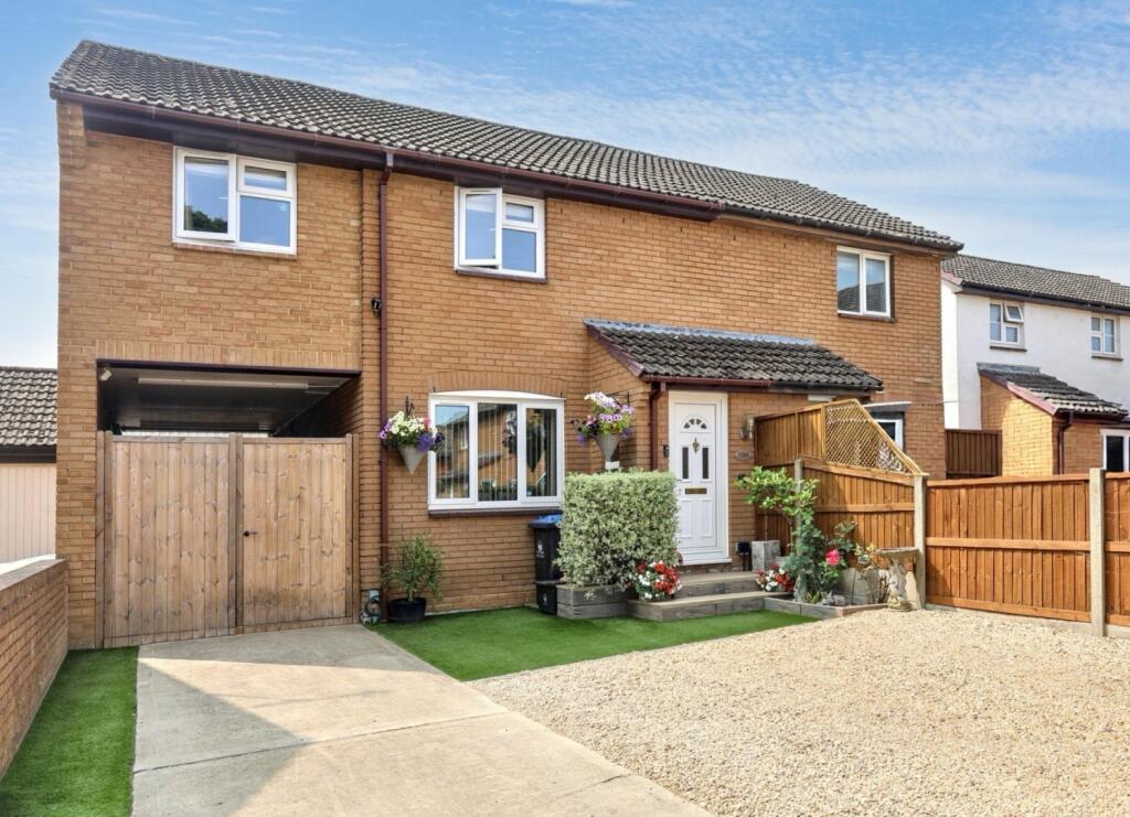 Main image of property: 136, Bracken Close, Carterton, OX18 