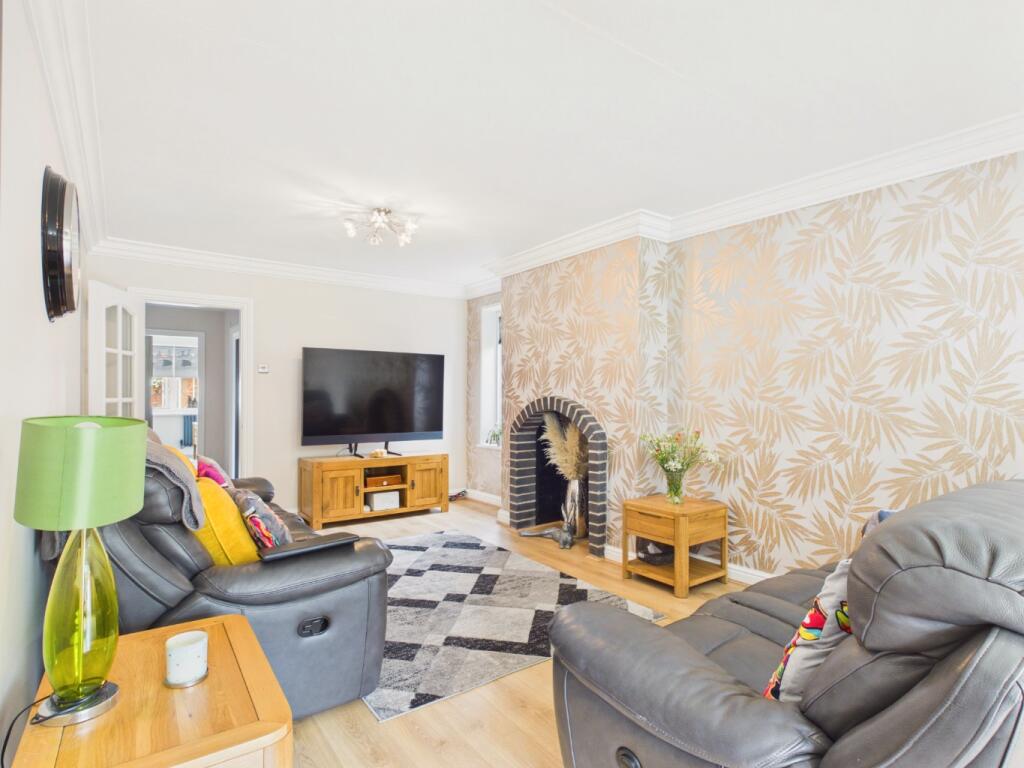 63, Sherwood Drive, Hull, East Riding Of Yorkshire, HU4 7RG photo 2