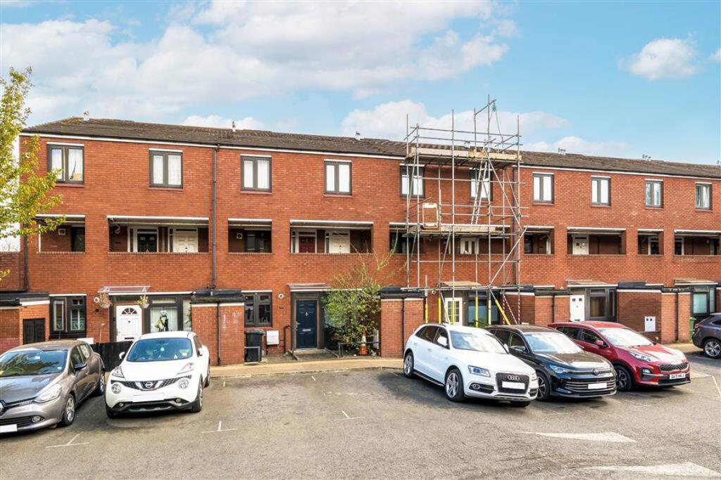 Main image of property: Stoneycroft Close, Lee