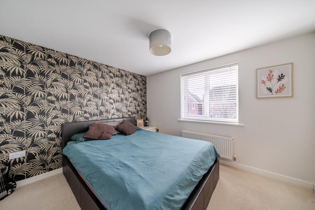 17 Merlin Way, Bracknell - View 5