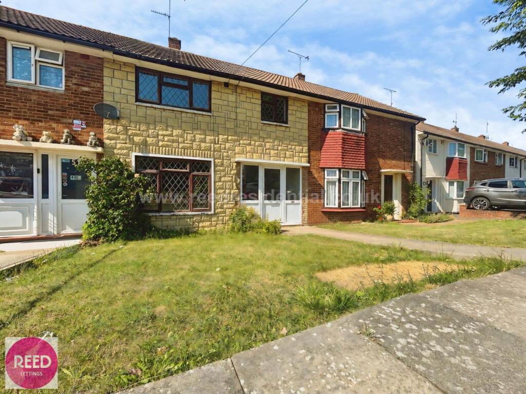 3-bed house on Martock Avenue, Westcliff On Sea, £270,000