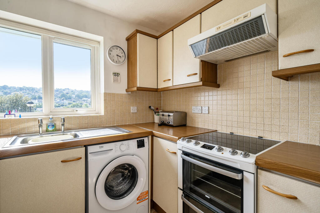 Apartment in Lyme Regis, Dorset - View 4