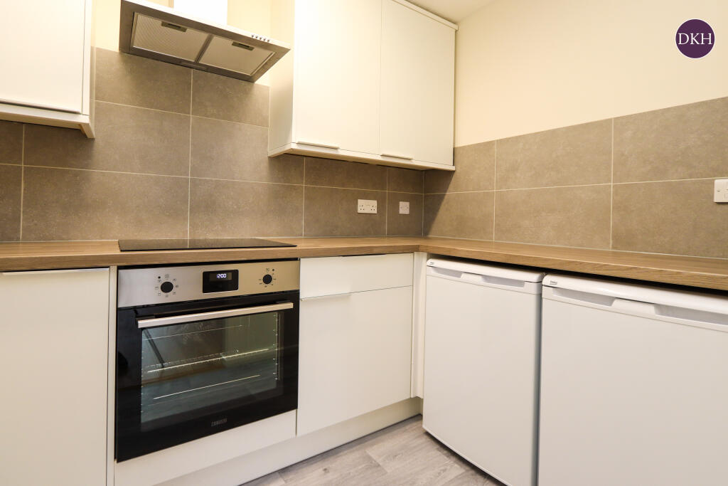 Apartment in Watford - View 5