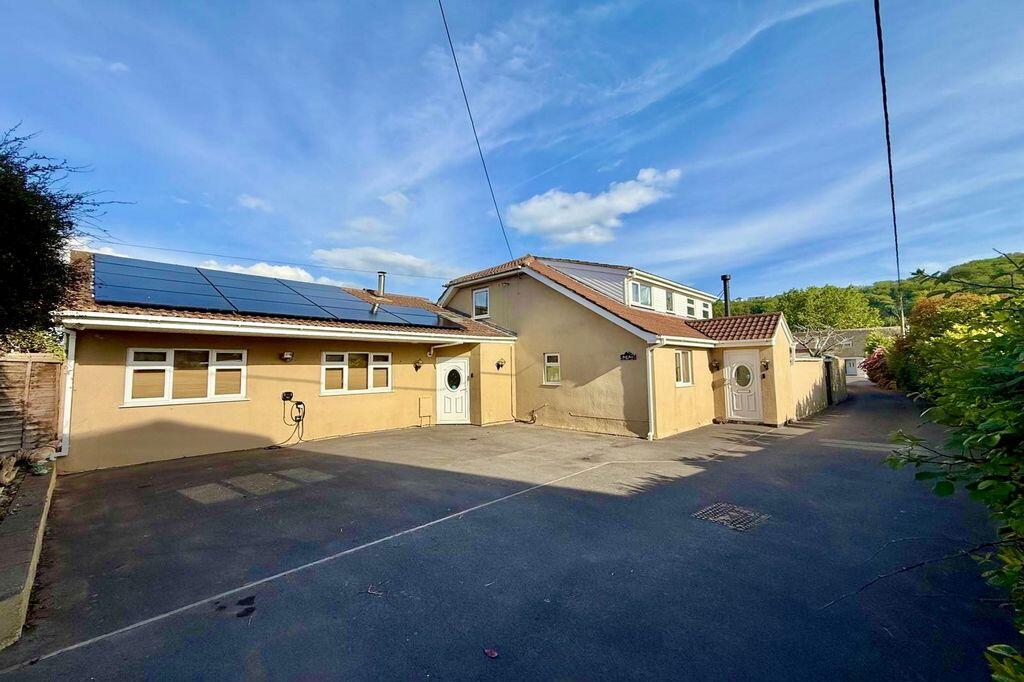 House in Weston-super-Mare, Sand Bay, Kewstoke - View 4