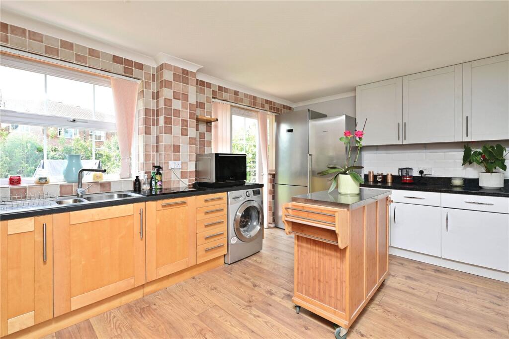 Langdale Close, Farnborough, Hampshire, GU14 photo 4