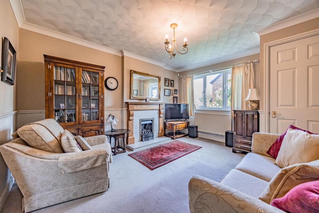 48 Mere Bank, Davenham, CW9 8NL photo 4