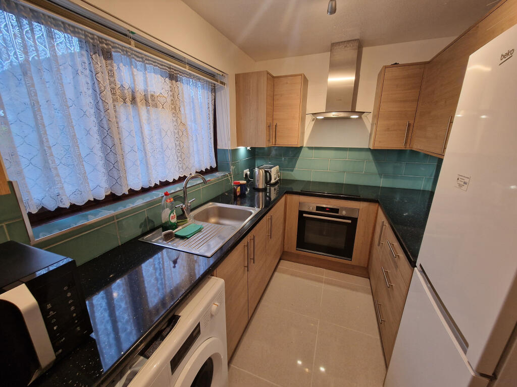 Apartment in Yeovil, Somerset - View 5