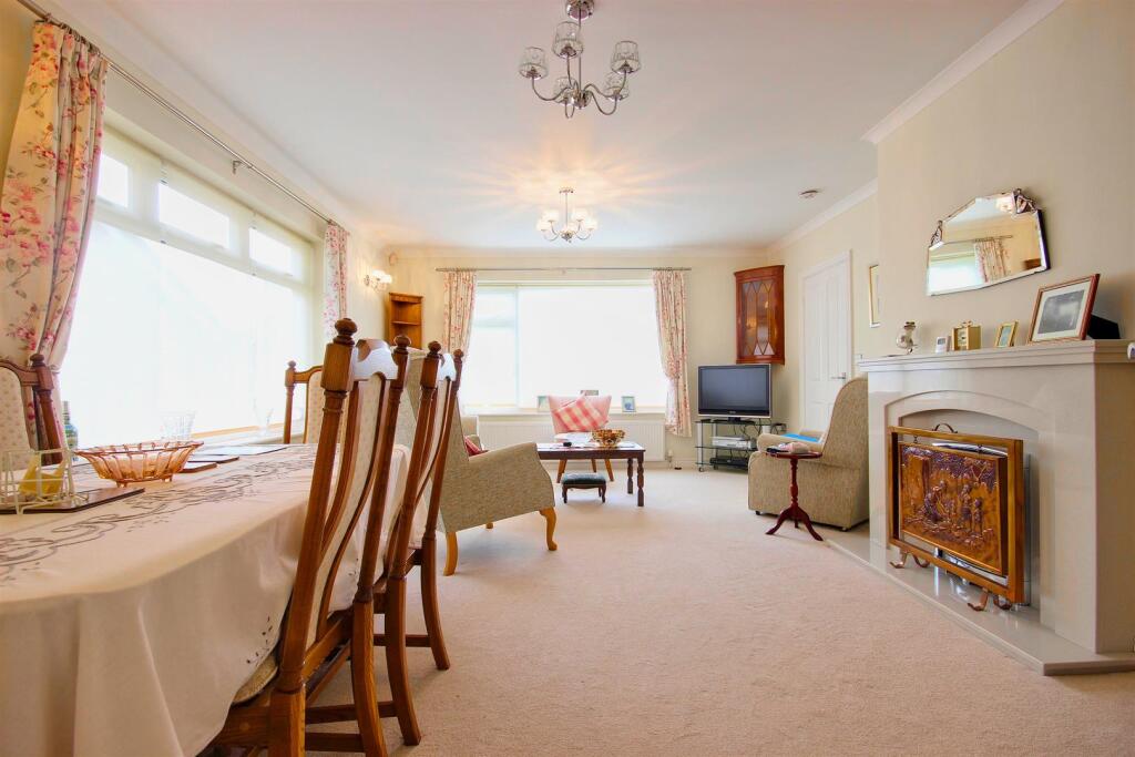 Willows Drive, Hornsea photo 4