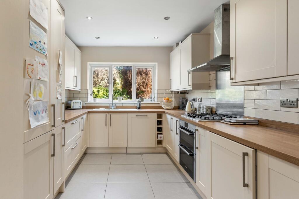 House in Bishop's Stortford, Hockerill - View 3