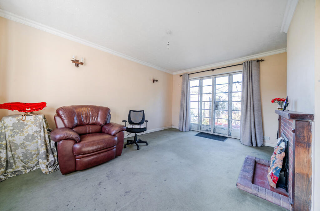 House in Surrey Heath, Surrey - View 3