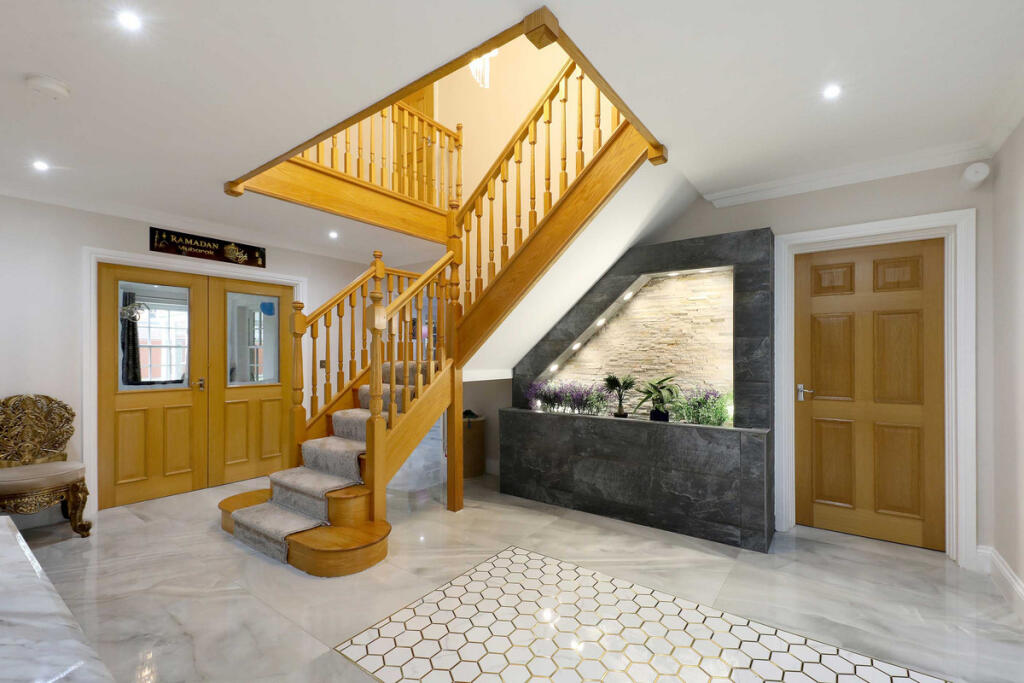 House in Slough - View 4