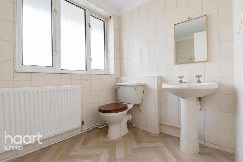 Apartment in Ilford - View 5