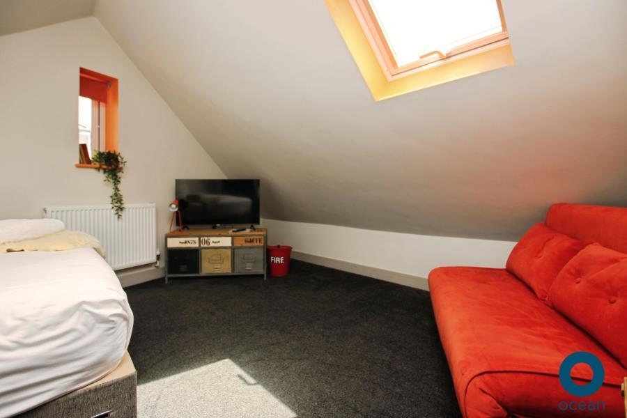 5 bedroom town house for rent