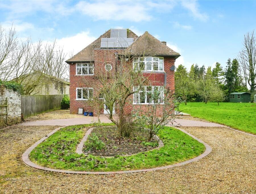 Main image of property: Deans Farm House, Eynsham Road, Witney, Oxfordshire, OX29 5RZ