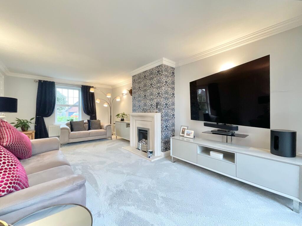 Springwater Drive, Weston, CW2 photo 2
