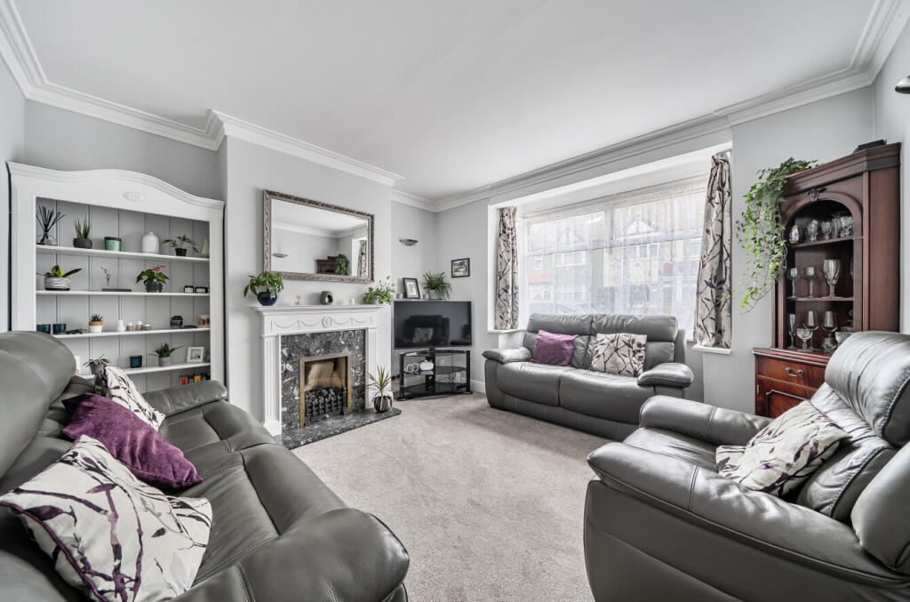 House in Croydon - View 3