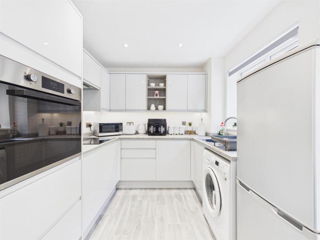Laphams Court, Longwell Green, Bristol photo 4