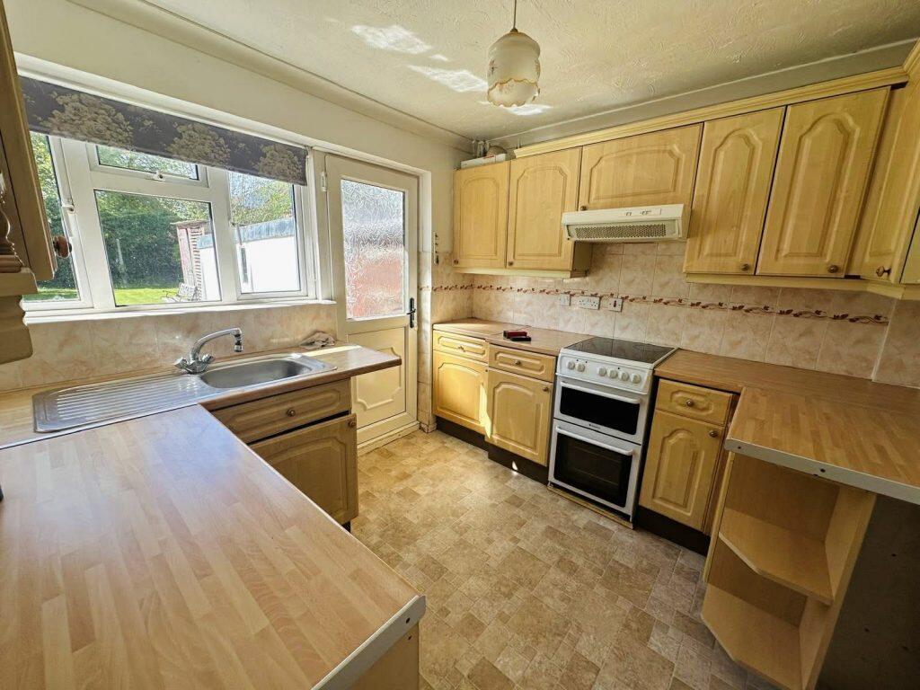 Longcroft Road, Thatcham - View 3