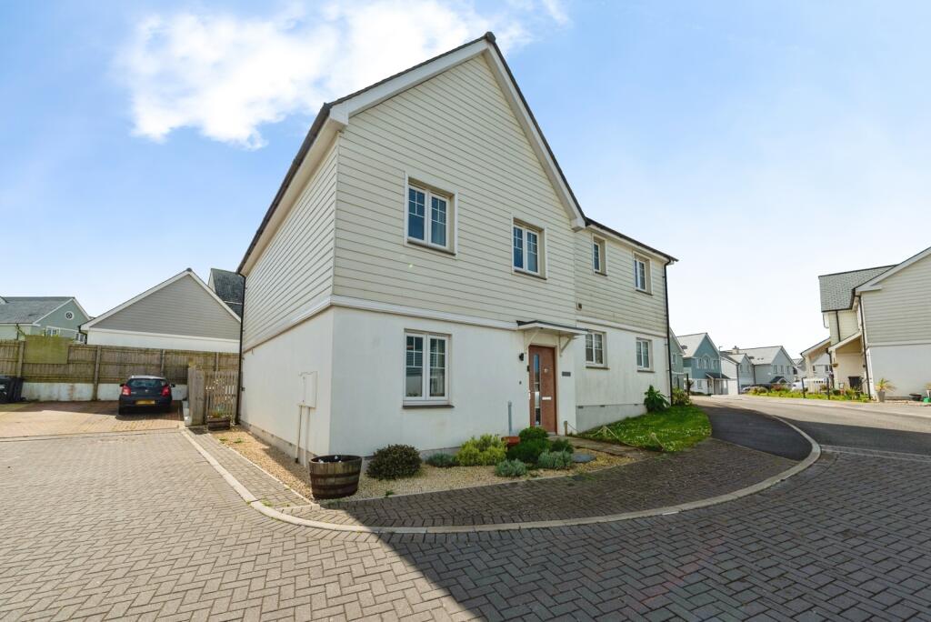 3-bed semi-detached on Holbeton Gardens, PADSTOW, Cornwall, PL28, £160,000