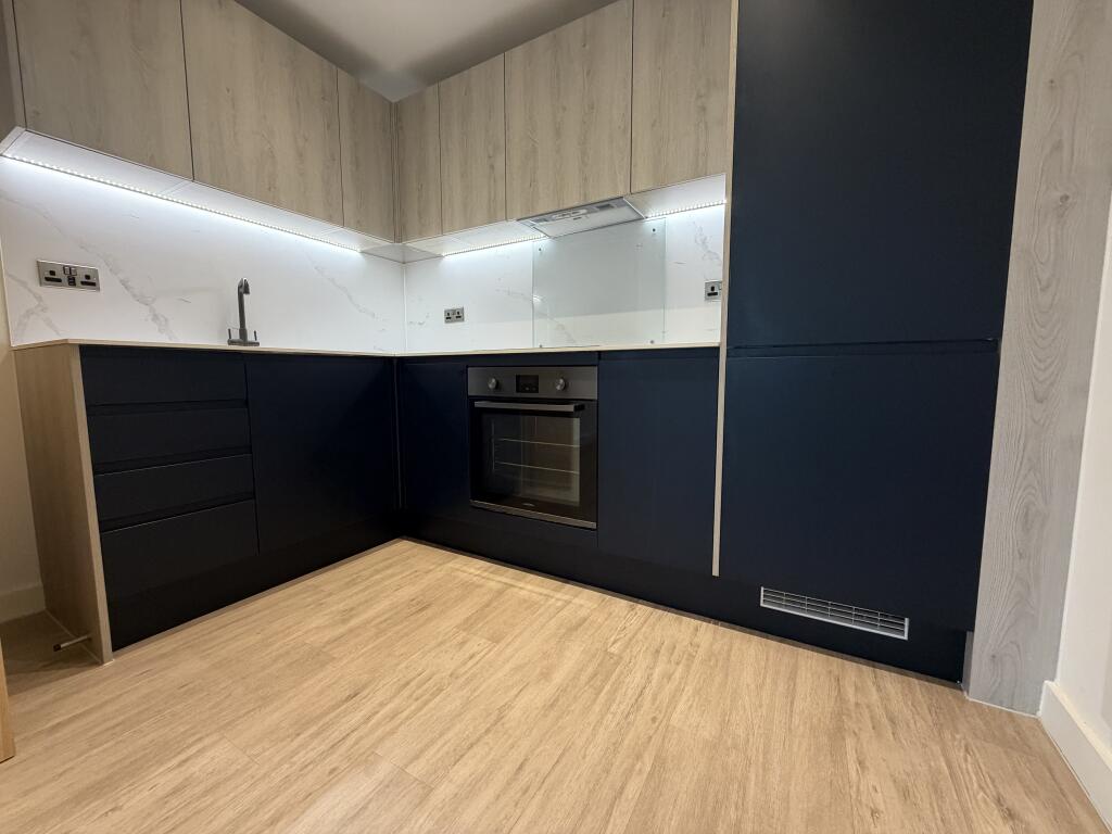 Apartment in Guildford - View 4