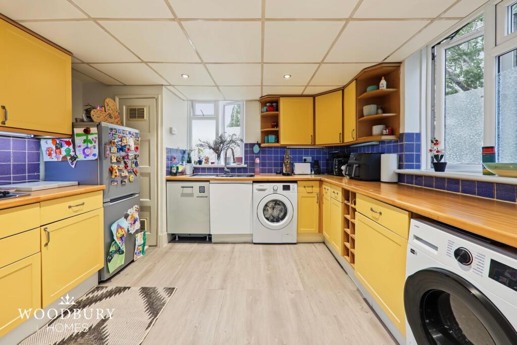 Hillyfields, Loughton, IG10 photo 4