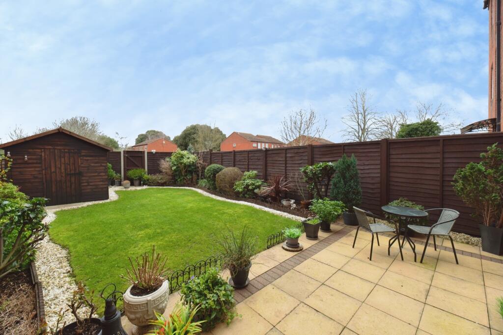 Apartment in Elmbridge, Molesey - View 2