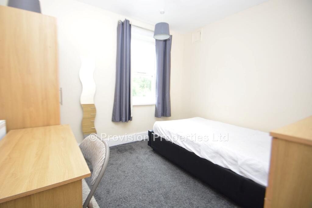 7 bedroom semi-detached house for rent