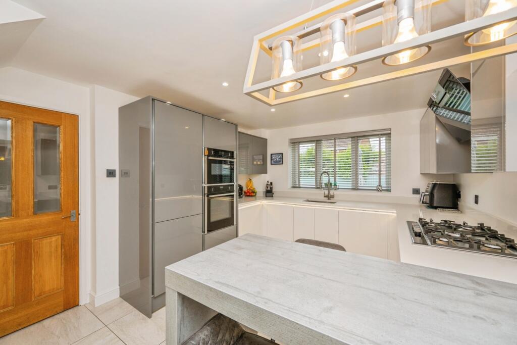 House in Lichfield, Burntwood - View 5