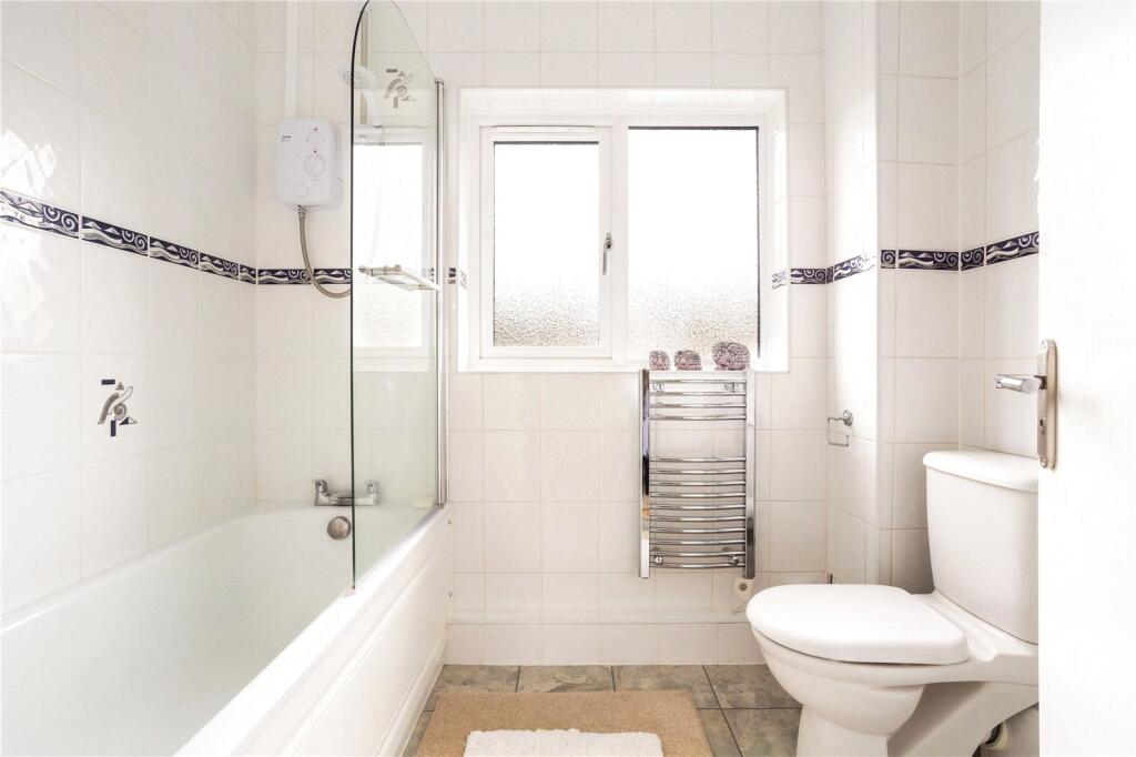 Apartment in Slough - More