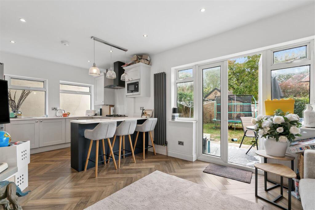 House in Twickenham - View 3