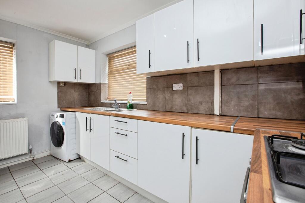 House in Ashfield, Sutton in Ashfield, Nottinghamshire - View 5