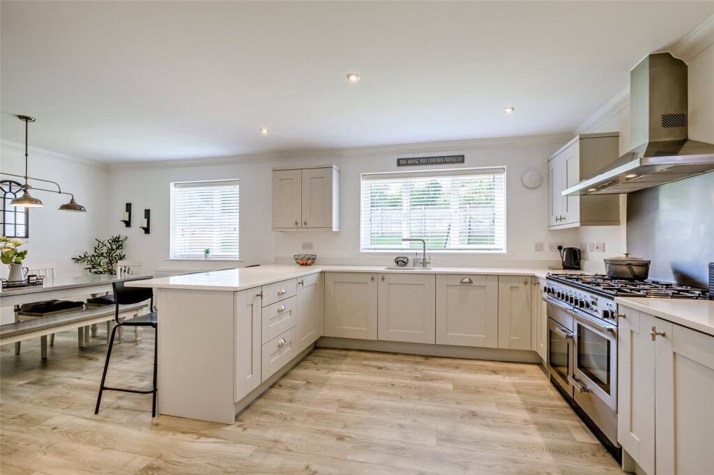 Goldfinch Close, Wymondham, Norfolk, NR18 photo 3