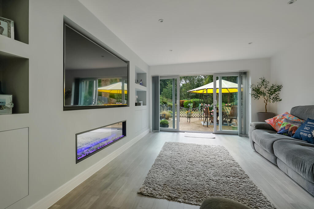 House in Reigate and Banstead, Horley - More